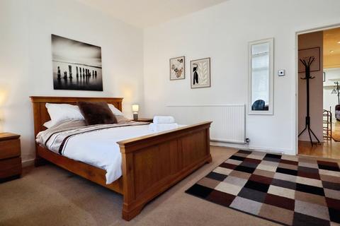 undefined, Ruthin Gardens, Caerdydd, CF24