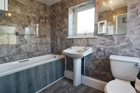 3 bedroom semi-detached house to rent, Malmesmead Road, Llanrumney, Cardiff, CF3