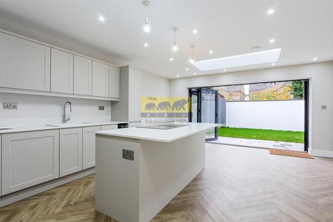 3 bedroom end of terrace house for sale, Norfolk Road, London SW19