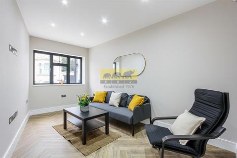 3 bedroom end of terrace house for sale, Norfolk Road, London SW19