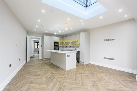 3 bedroom end of terrace house for sale, Norfolk Road, London SW19