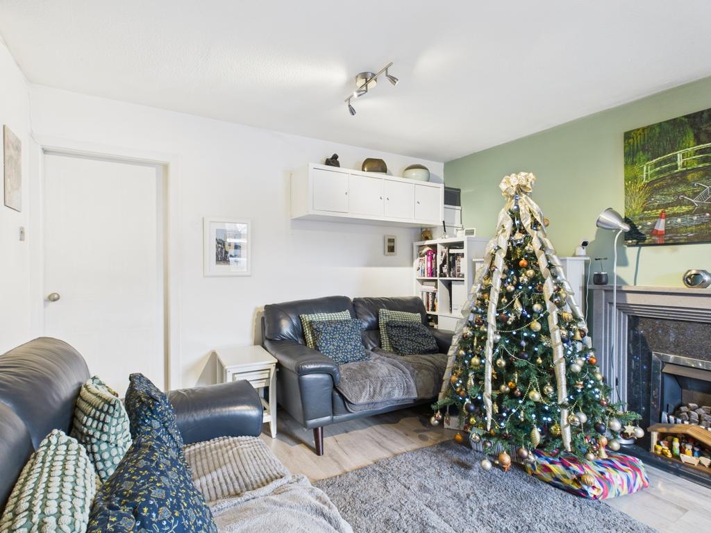 Cam03729 g0 pr0195 still031