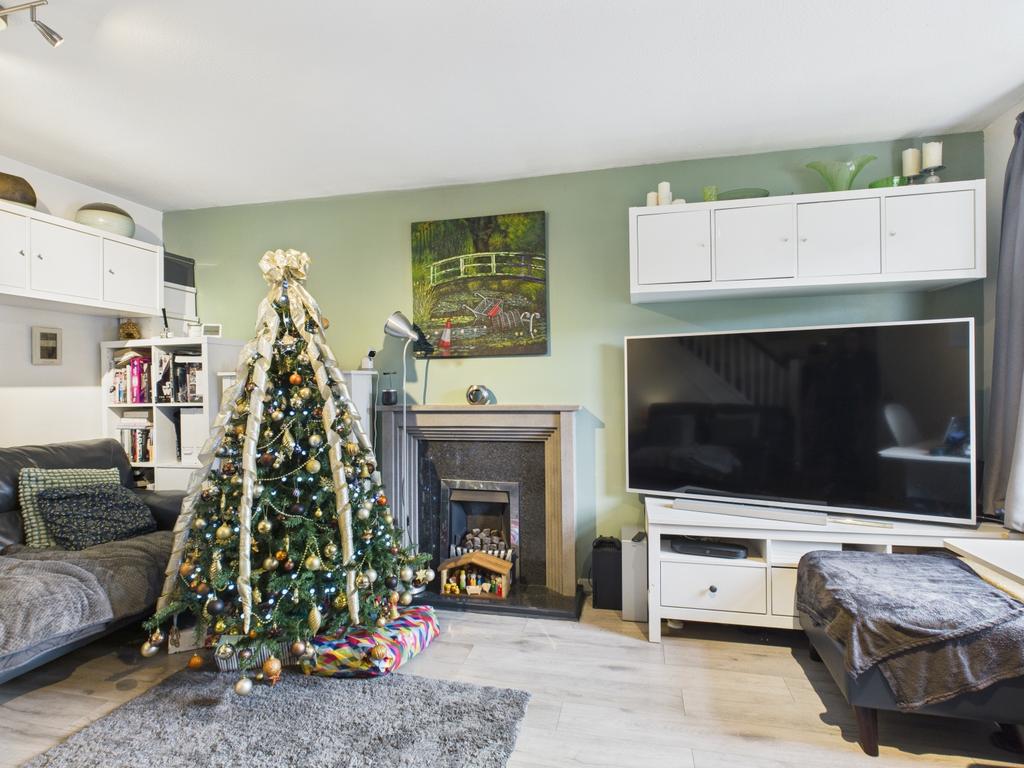 Cam03729 g0 pr0195 still032