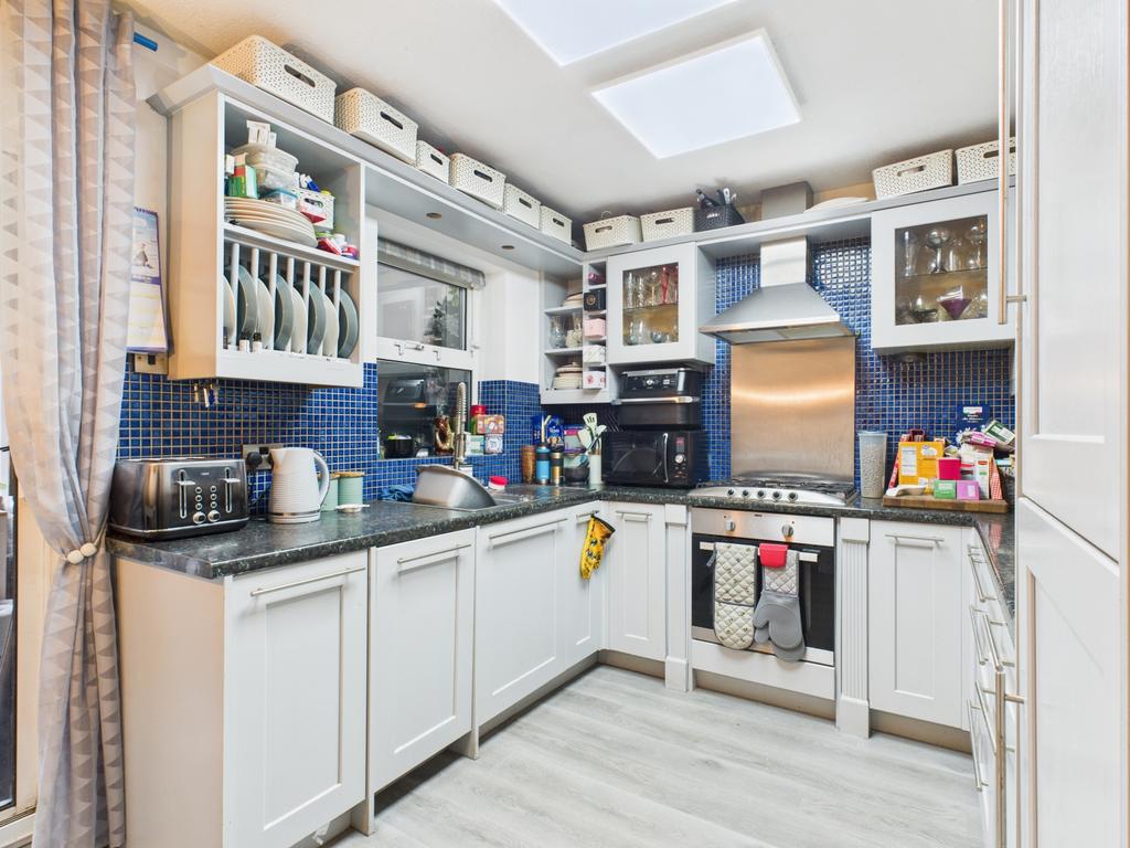 Cam03729 g0 pr0195 still027