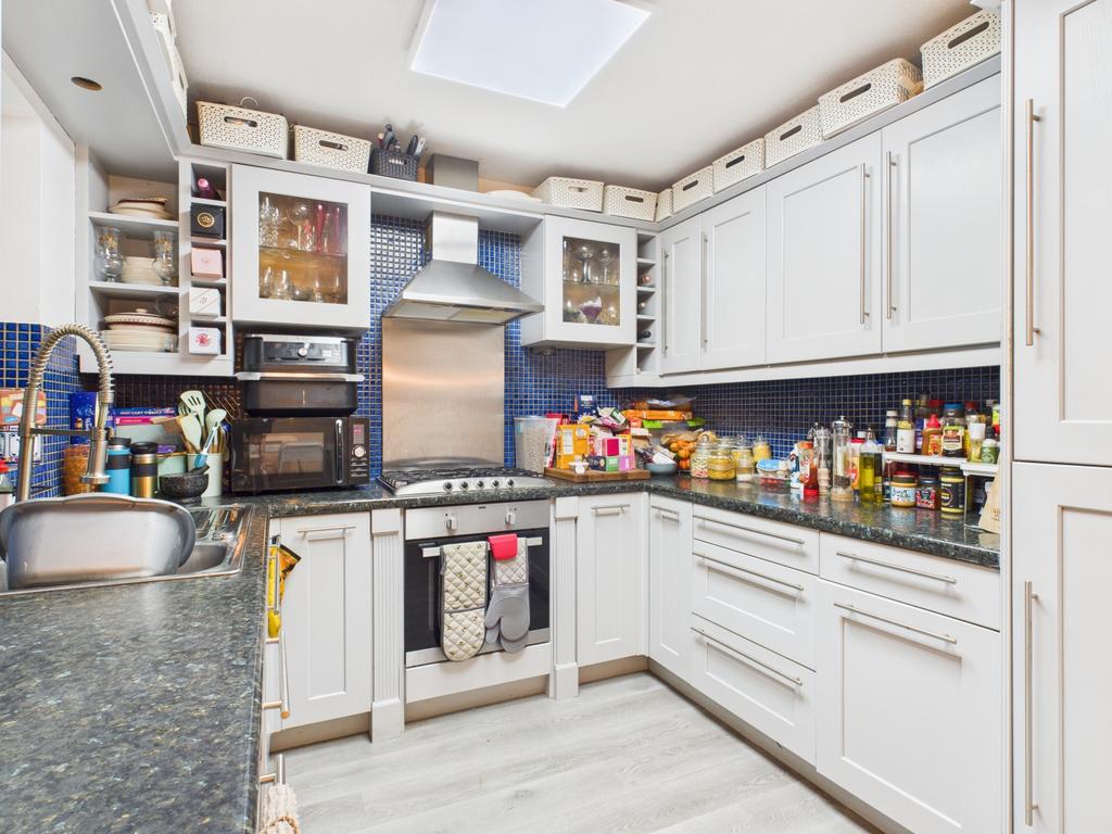 Cam03729 g0 pr0195 still021