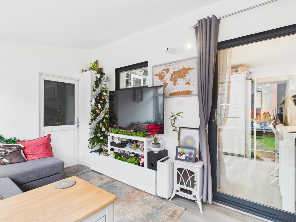 Cam03729 g0 pr0195 still018