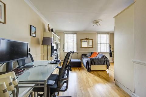 undefined, Fulham Road, Fulham Broadway, London, SW6
