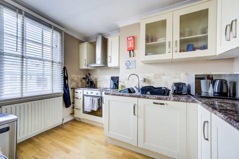undefined, Fulham Road, Fulham Broadway, London, SW6