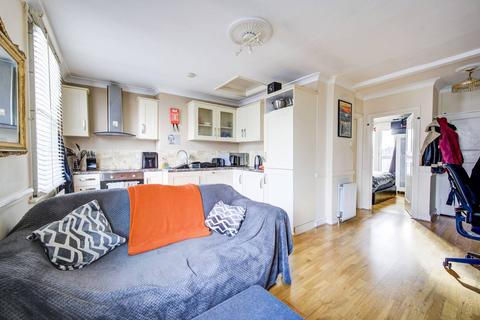 1 bedroom flat to rent, Fulham Road, Fulham Broadway, London, SW6
