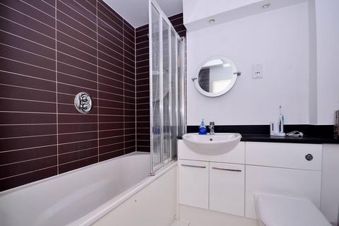 Studio to rent, Adriatic Apartments, Royal Docks, London, E16