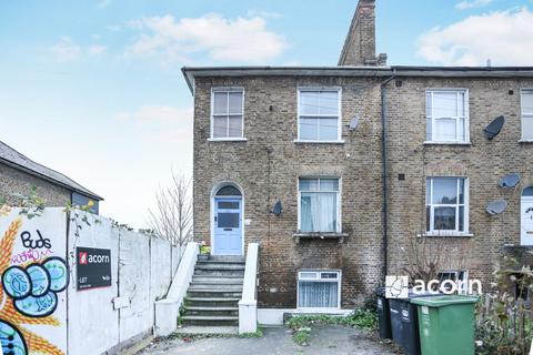 2 bedroom flat to rent, Ravensbourne Road London SE6