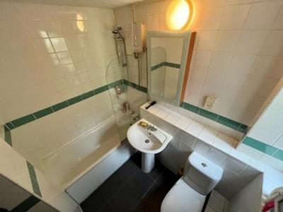 Bathroom.jpg