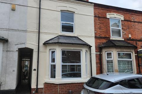 3 bedroom terraced house to rent, Foxhall Road, Nottinghamshire NG7