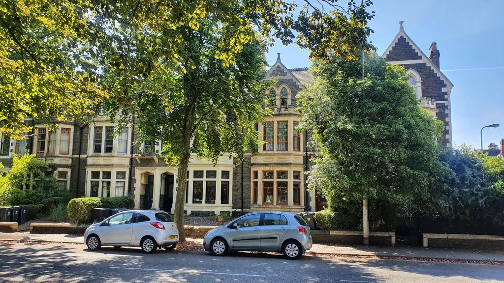 3 bedroom top-floor flat for rent