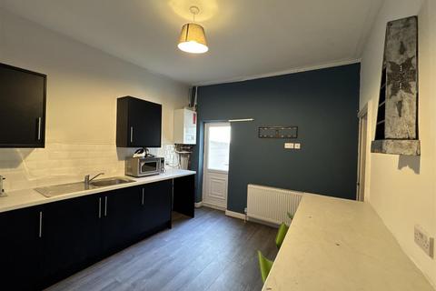 1 bedroom in a house share to rent, Halsbury Road, Liverpool L6