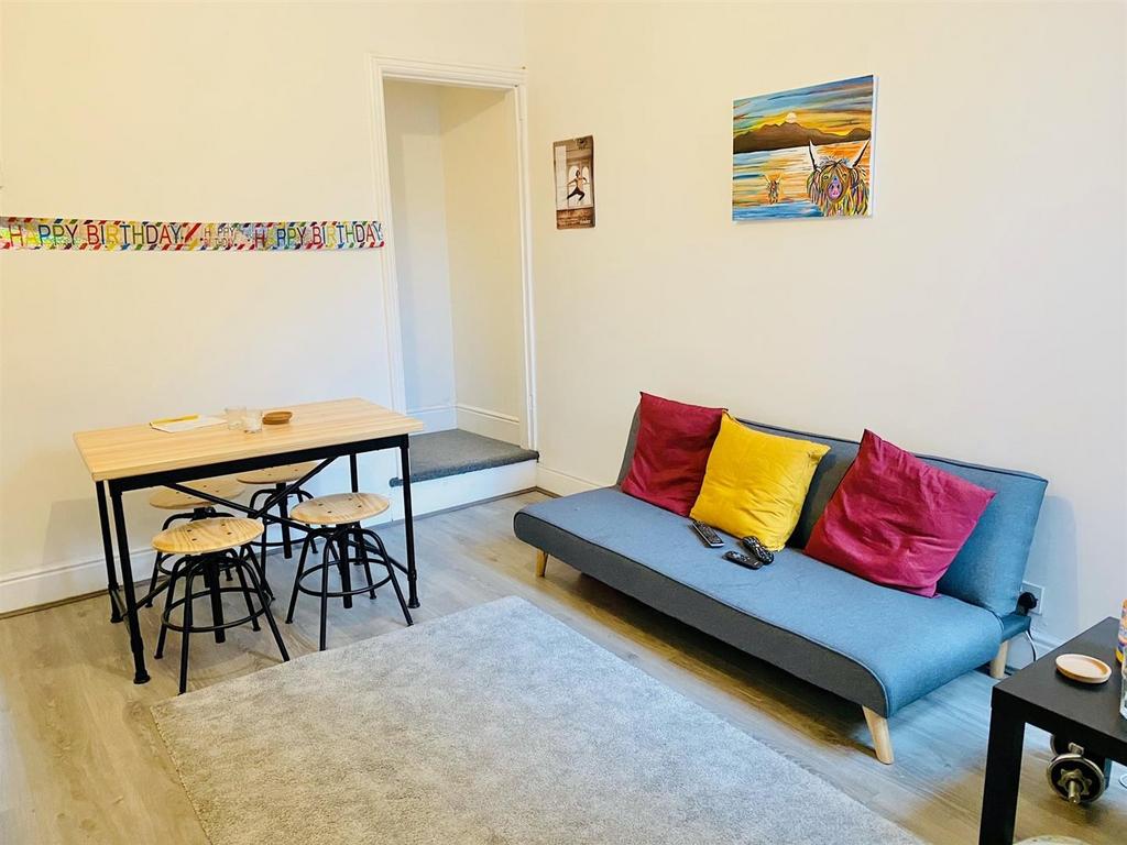 Lounge 2.jpg