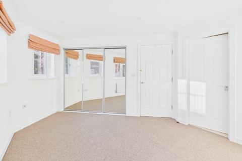 2 bedroom flat to rent, Hunton Bridge, Kings Langley WD4