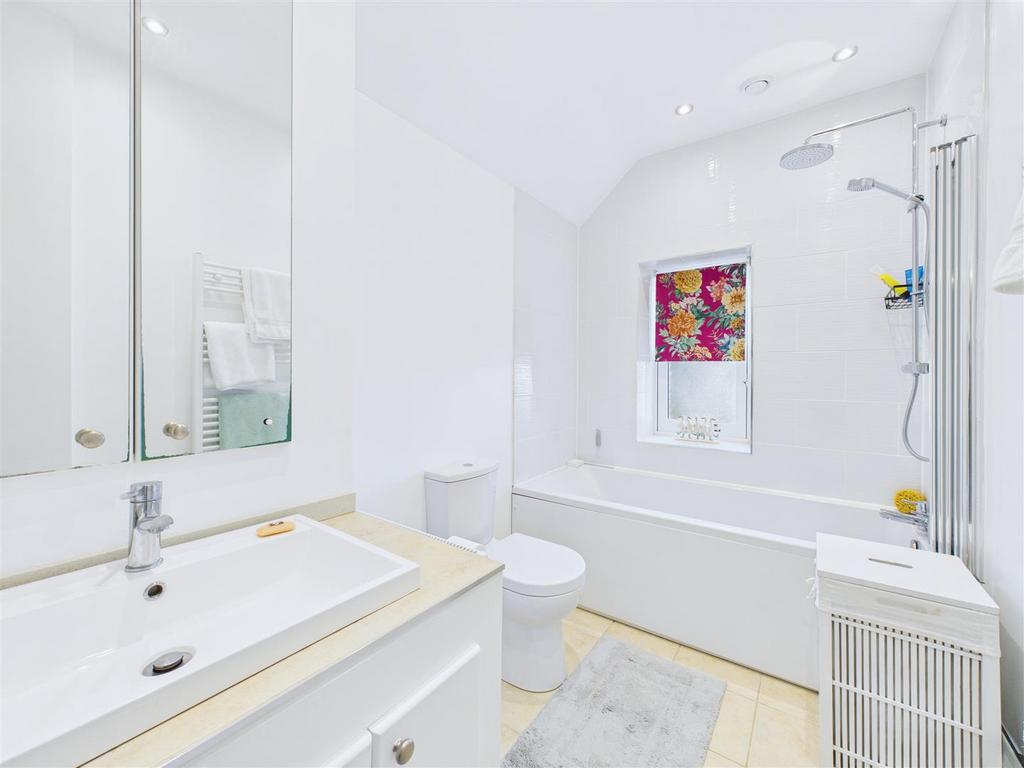 CAM04279 G0-PR0258-STILL009.jpg