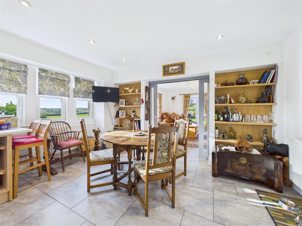 CAM04279 G0-PR0258-STILL018.jpg