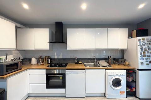 2 bedroom flat for sale, Ringstead Road, London, SE6