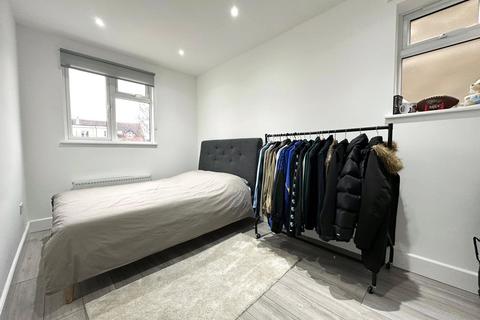2 bedroom flat for sale, Ringstead Road, London, SE6