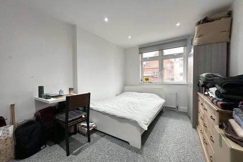 2 bedroom flat for sale, Ringstead Road, London, SE6