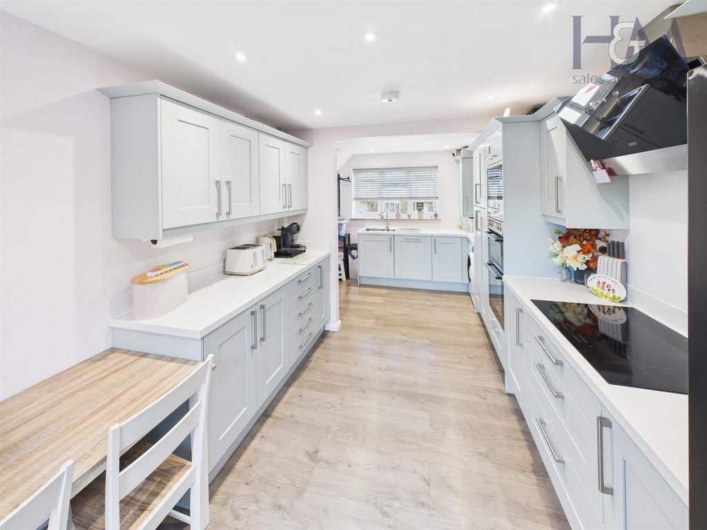 CAM05648 G0-PR0024-STILL010.jpg