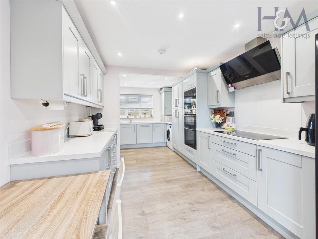 CAM05648 G0-PR0024-STILL011.jpg