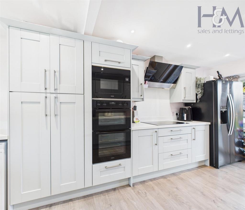 CAM05648 G0-PR0024-STILL016.jpg