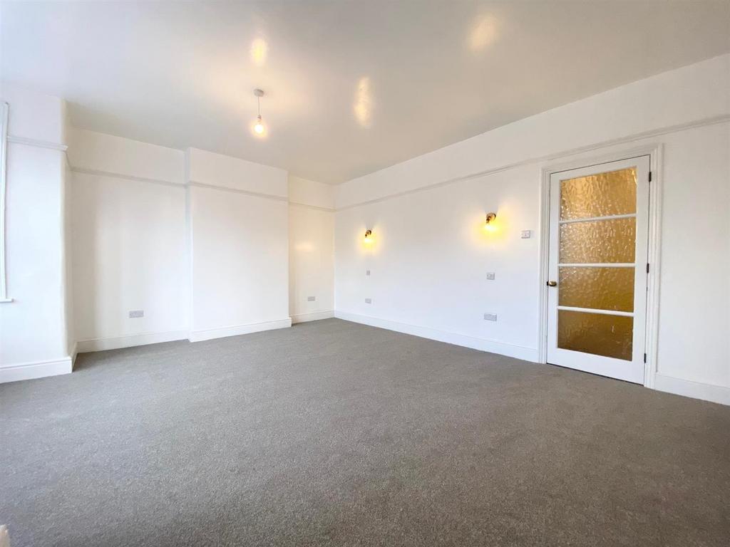 Main Bedroom 2.jpg
