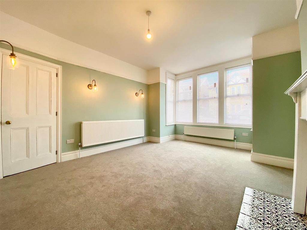 Lounge 4.jpg