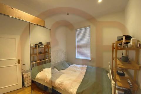 undefined, Warwick Road, Kensington, W14