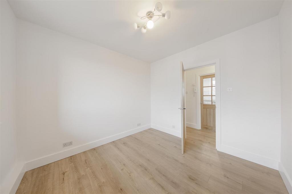 27 Atherton Heights - IC6 Bb Zfzpki Fj RUS6 ILr.jpg