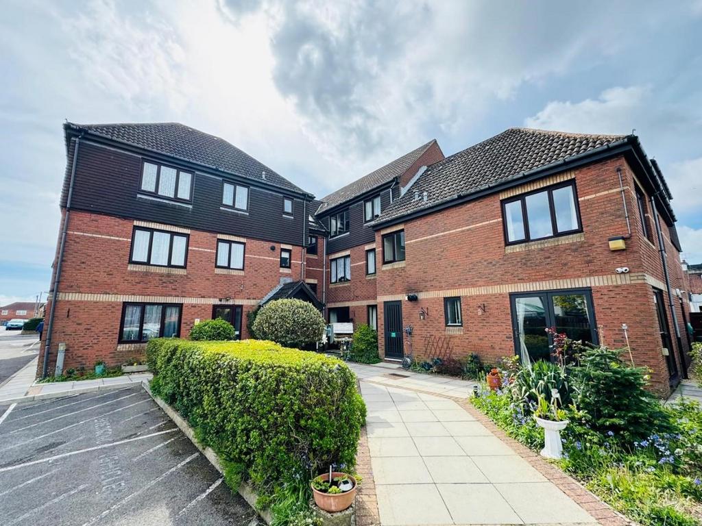 21 Barton Lodge external.jpg