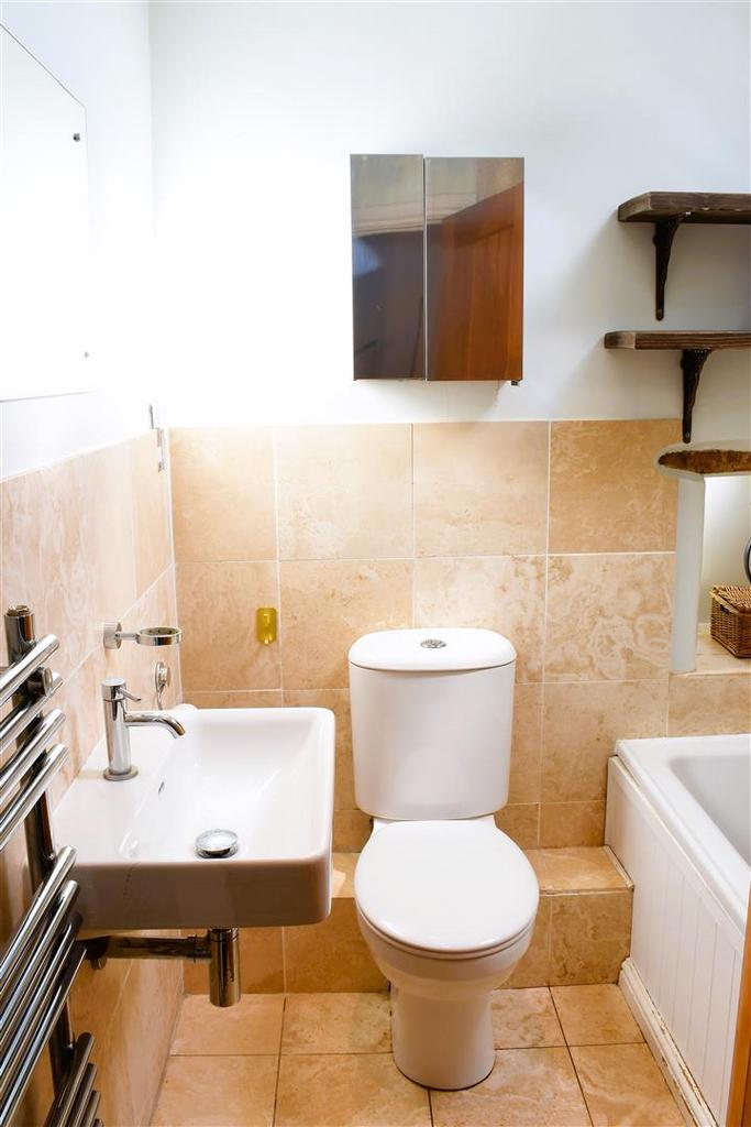 Bathroom 3.jpg