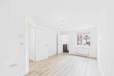 3 bedroom house to rent, Tigers Road, Leicester LE8