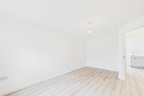 3 bedroom house to rent, Tigers Road, Leicester LE8