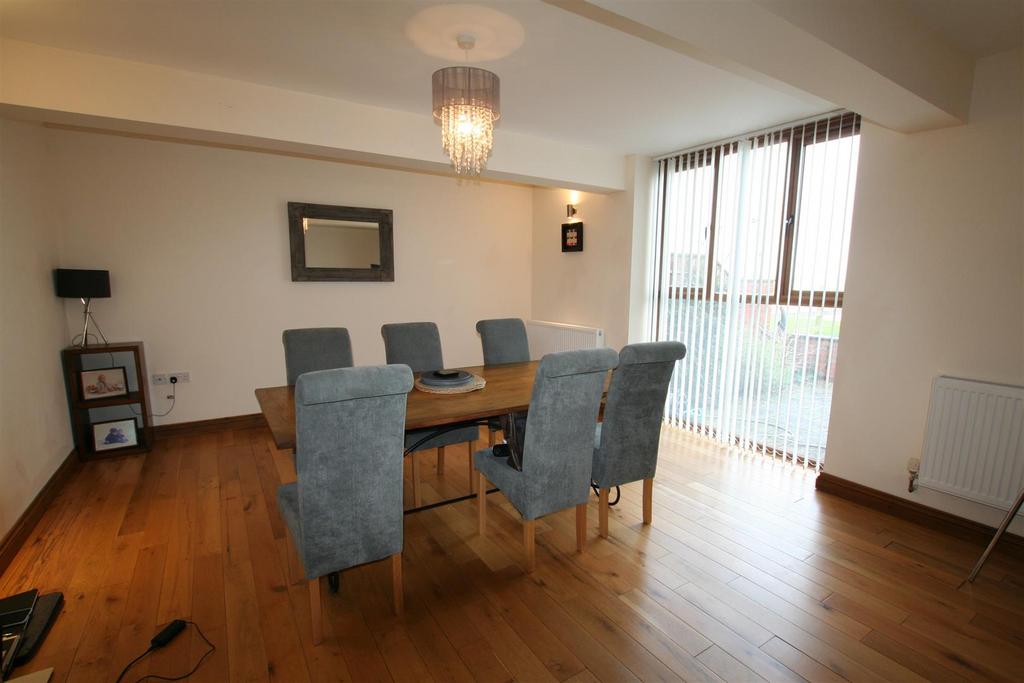 Thegrange,diningroom.JPG