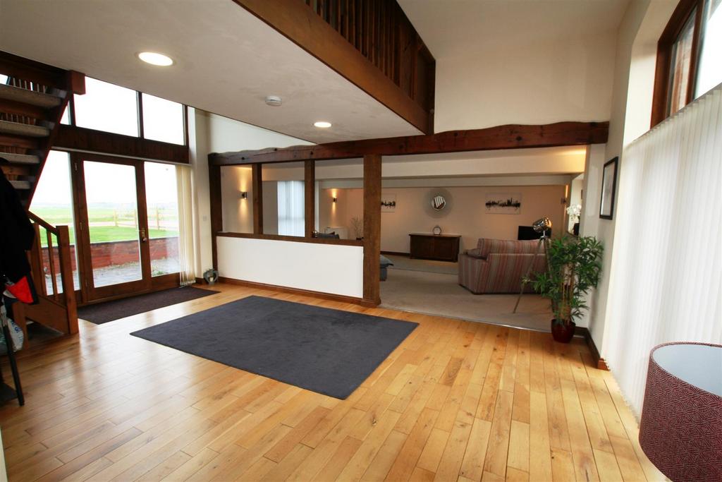 Thegrange,dininghall.JPG