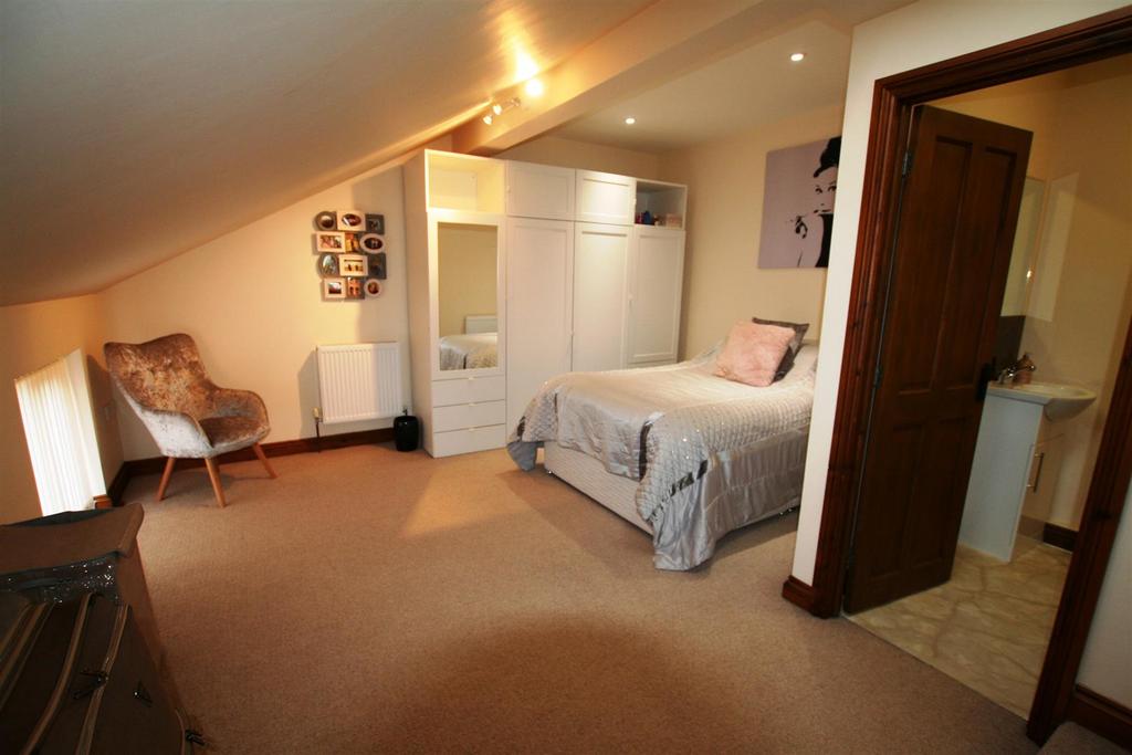 Thegrange,bed2.JPG
