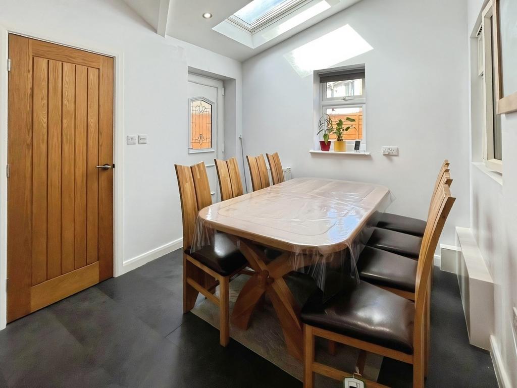 Pbox-dining room-342247.jpg
