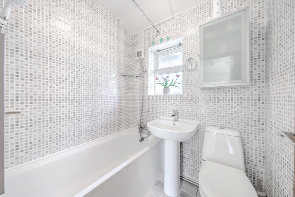 Bathroom 2.jpeg