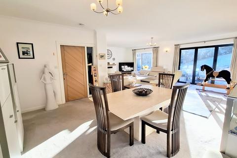 6 bedroom bungalow for sale, Delph New Road, Dobcross OL3