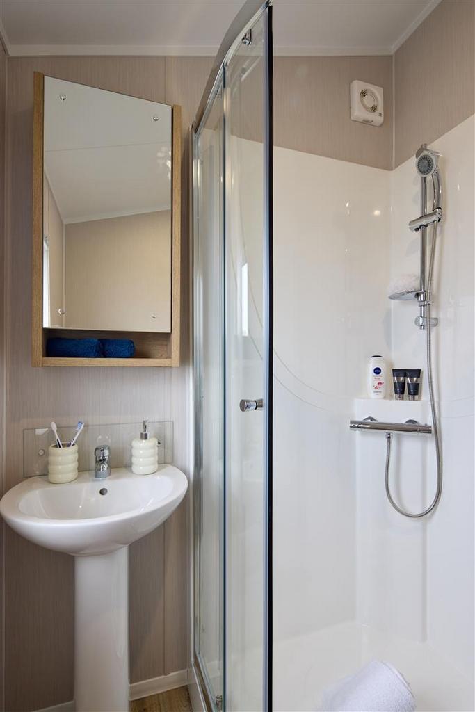 The New Holland - Ensuite Bathroom(1)-min.jpg