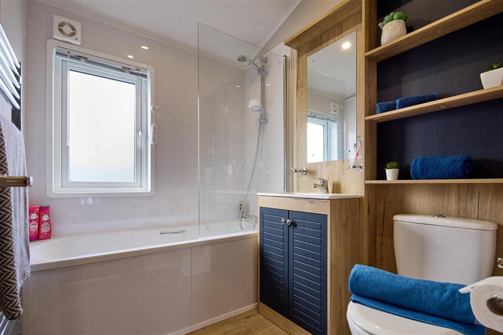 The New Holland - Main Bathroom-min.jpg
