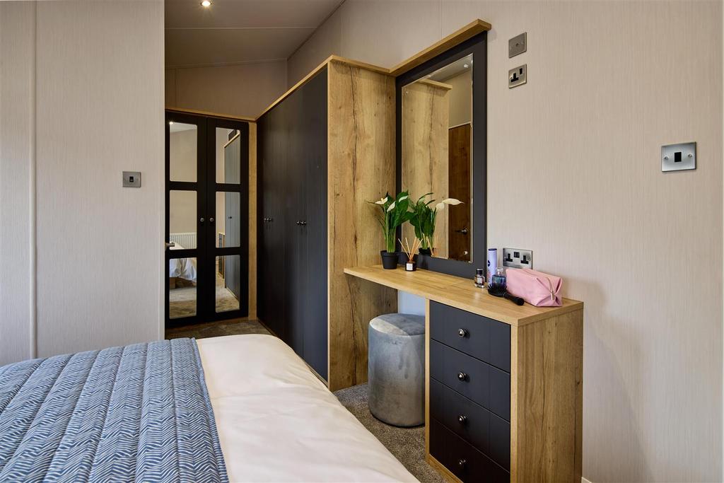 The New Holland - Main Bedroom 2-min.jpg