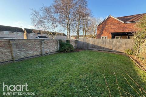 undefined, Wren Close, Bury st edmunds
