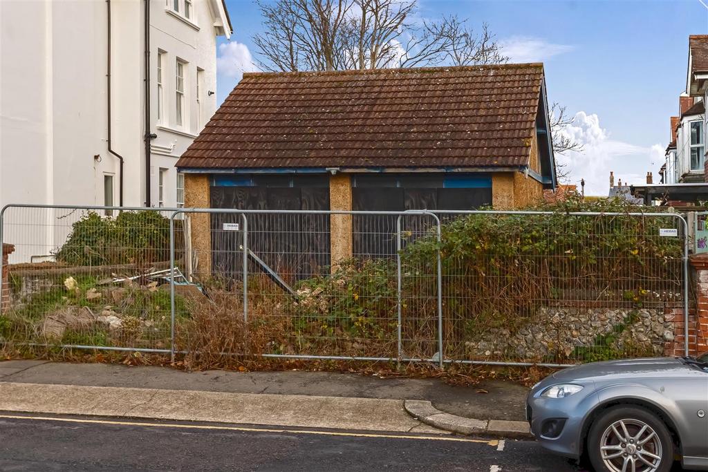 Garage 1.jpg