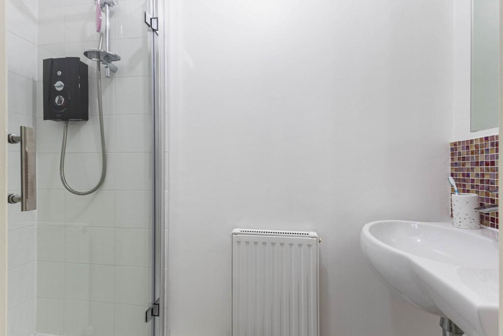 En-Suite 2