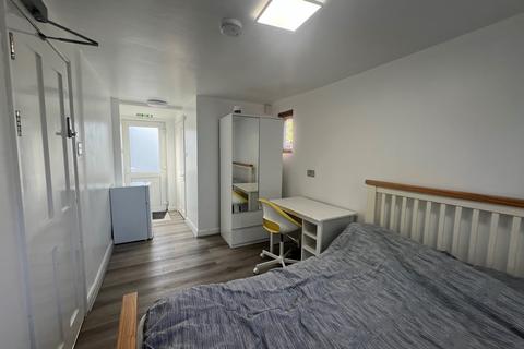 1 bedroom house to rent, Overn Avenue, Buckingham, MK18